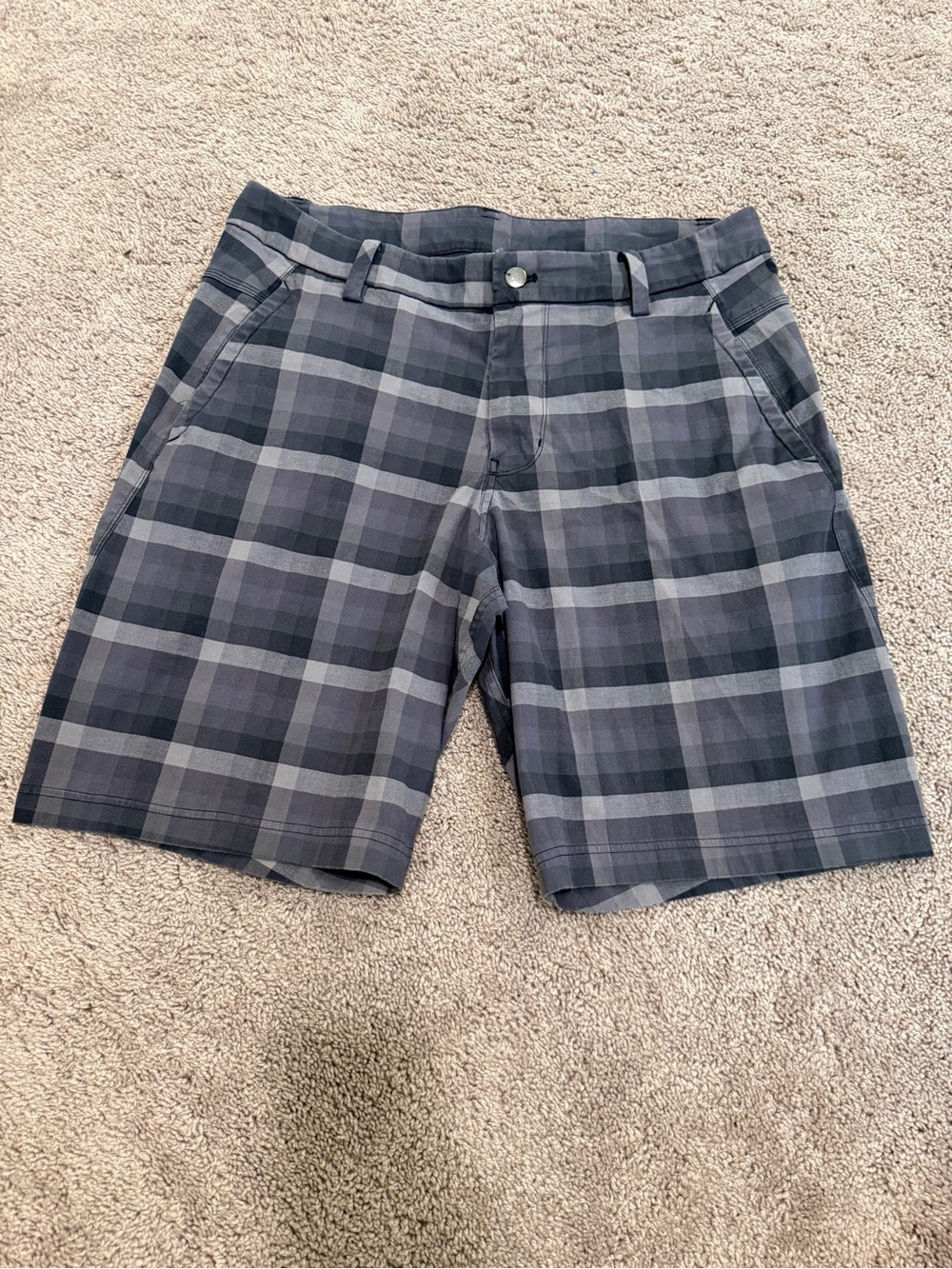 lululemon athletica Men's kahuna Charcoal Y2K Plaid Flat-Front Shorts